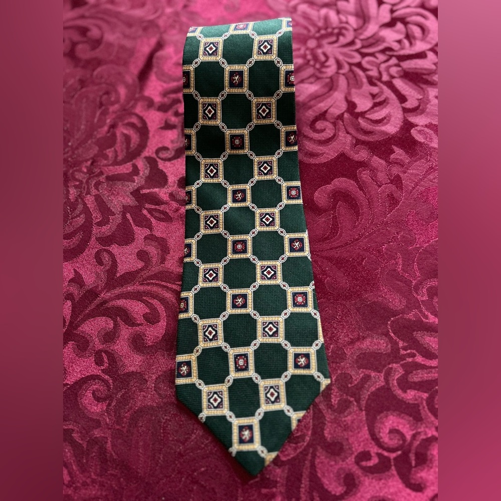 Tommy Hilfiger 100% silk made in USA tie Great colours Green Burgundy